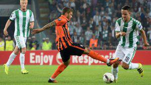 Shakhtar Donetsk's Brazilian midfielder Marlos (C) vies for the ball with Konyaspor's Bosnian midfielder Amir Hadziahmetovic (R) during the Europa league group H football match between Konyaspor and Shakhtar Donetsk at Konya Arena stadium in Konya on September 15, 2016a. / AFP / STRINGER (Photo credit should read STRINGER/AFP/Getty Images)
