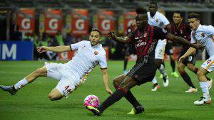 Roma's defender from Greece Kostas Manolas (L) fights for the ball with AC Milan's forward from Italy's Mario Balotelli during the Italian Serie A football match AC Milan vs AS Roma on May 14, 2016 at the San Siro Stadium stadium in Milan. / AFP / OLIVIER MORIN (Photo credit should read OLIVIER MORIN/AFP/Getty Images)