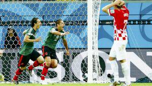 Mexico's Andres Guardado (L) celebrates with his teammate Javier Hernandez after scoring a goal against Croatia during their 2014 World Cup Group A soccer match at the Pernambuco arena in Recife June 23, 2014. REUTERS/Eddie Keogh (BRAZIL - Tags: SOCCER SPORT WORLD CUP)
