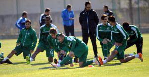 BURSASPOR KARDEMIR KARABUKSPOR HAZIRLIKLARINI BUGUN YAPTIGI  TEK CALISMA ILE SURDURDU. BURSA DHA